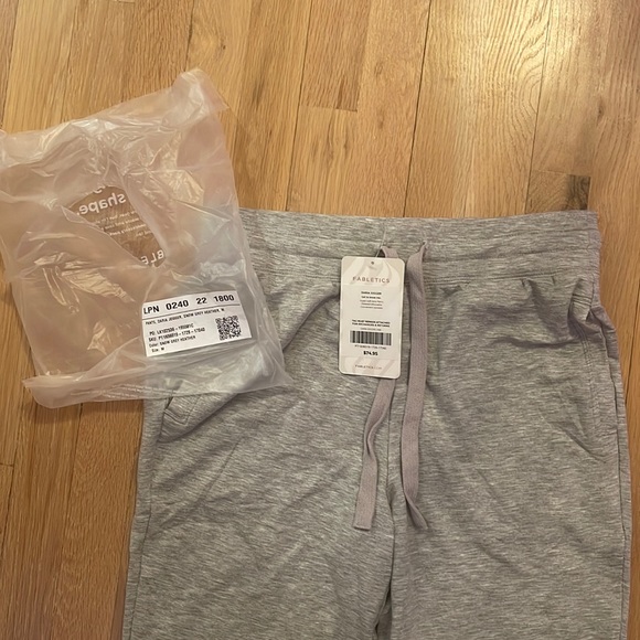 Fabletics!! Brand new - Picture 1 of 4